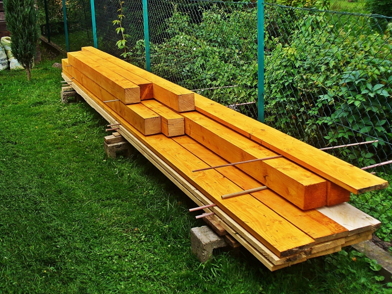 ebeniste-FAYENCE-min_boards_the_rafters_joinery_tree_painting_wood_colored_paint-871508